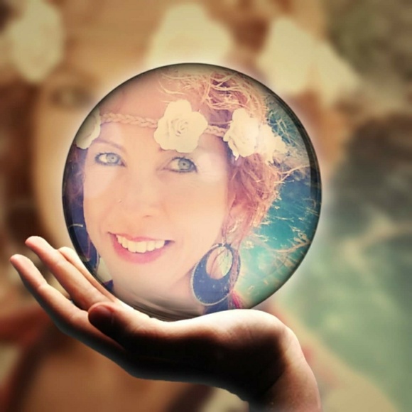 Meet your Posher, Crystal - Picture 1 of 4